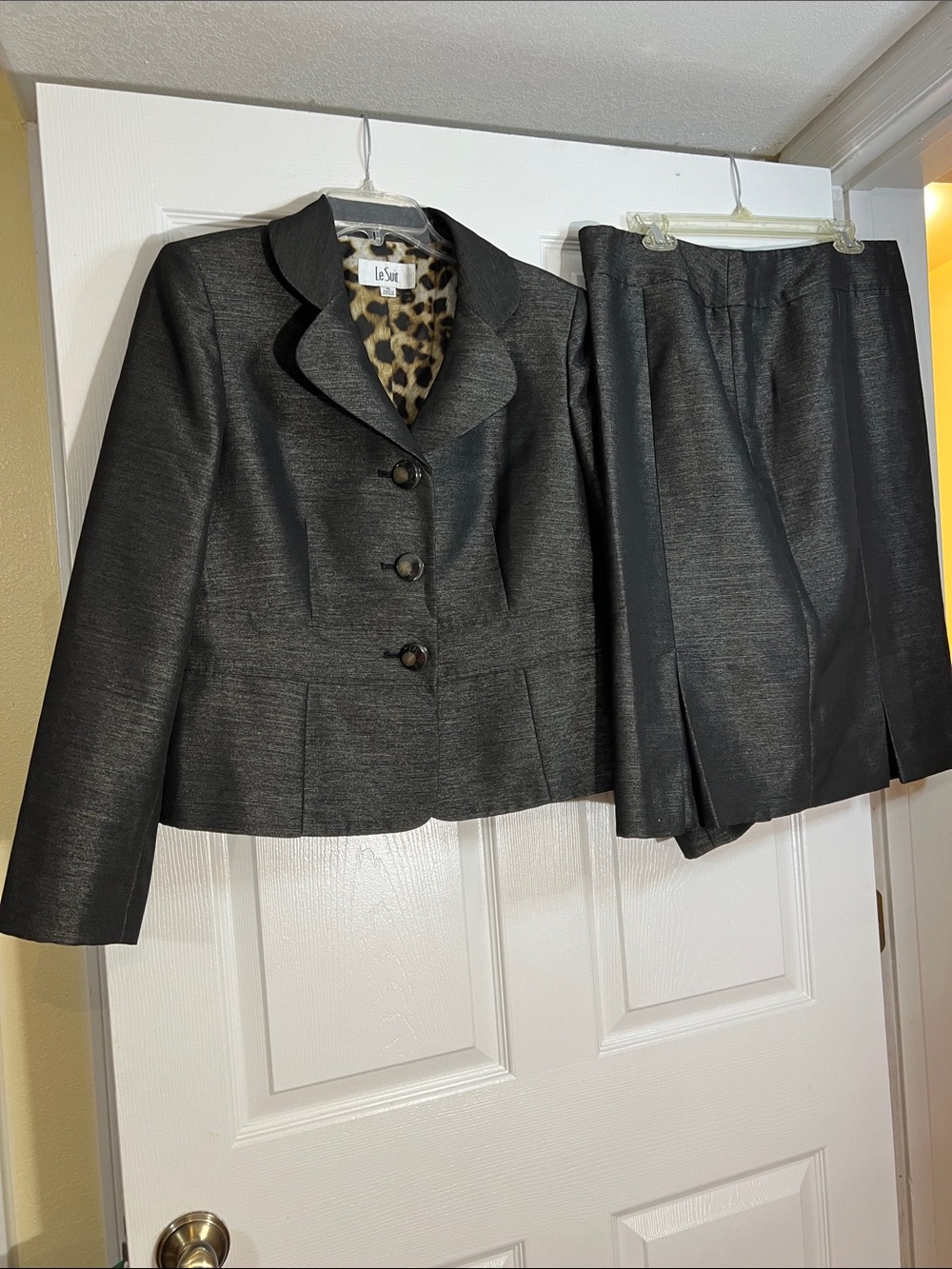 Le Suit Black Women's Tailored Jacket and Skirt Set